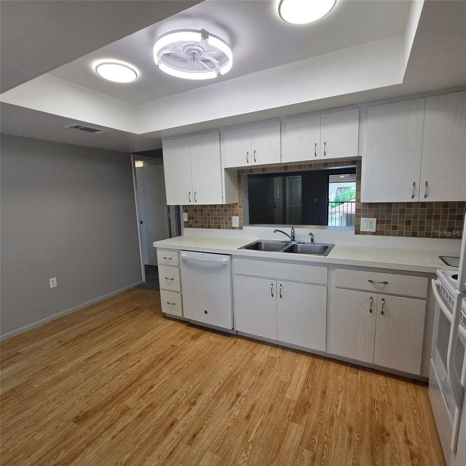 2415 Bayshore Gardens Pkwy #7 - Photo 6 of 22