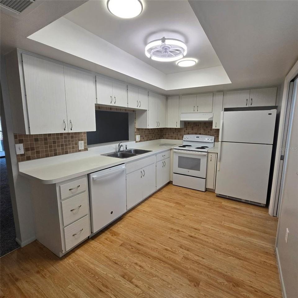 2415 Bayshore Gardens Pkwy #7 - Photo 7 of 22