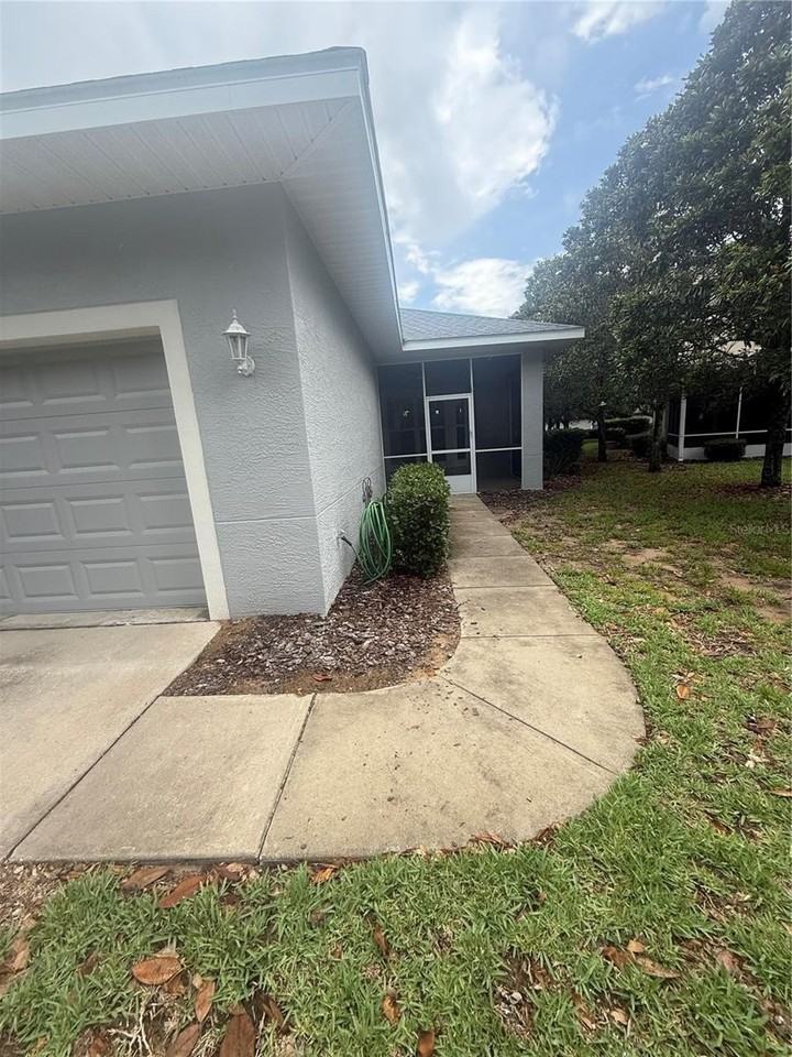 3132 Connemara Dr - Photo 4 of 20
