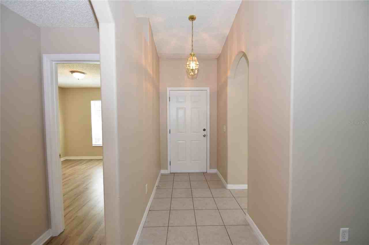 13 Pinetree Dr - Photo 3 of 26