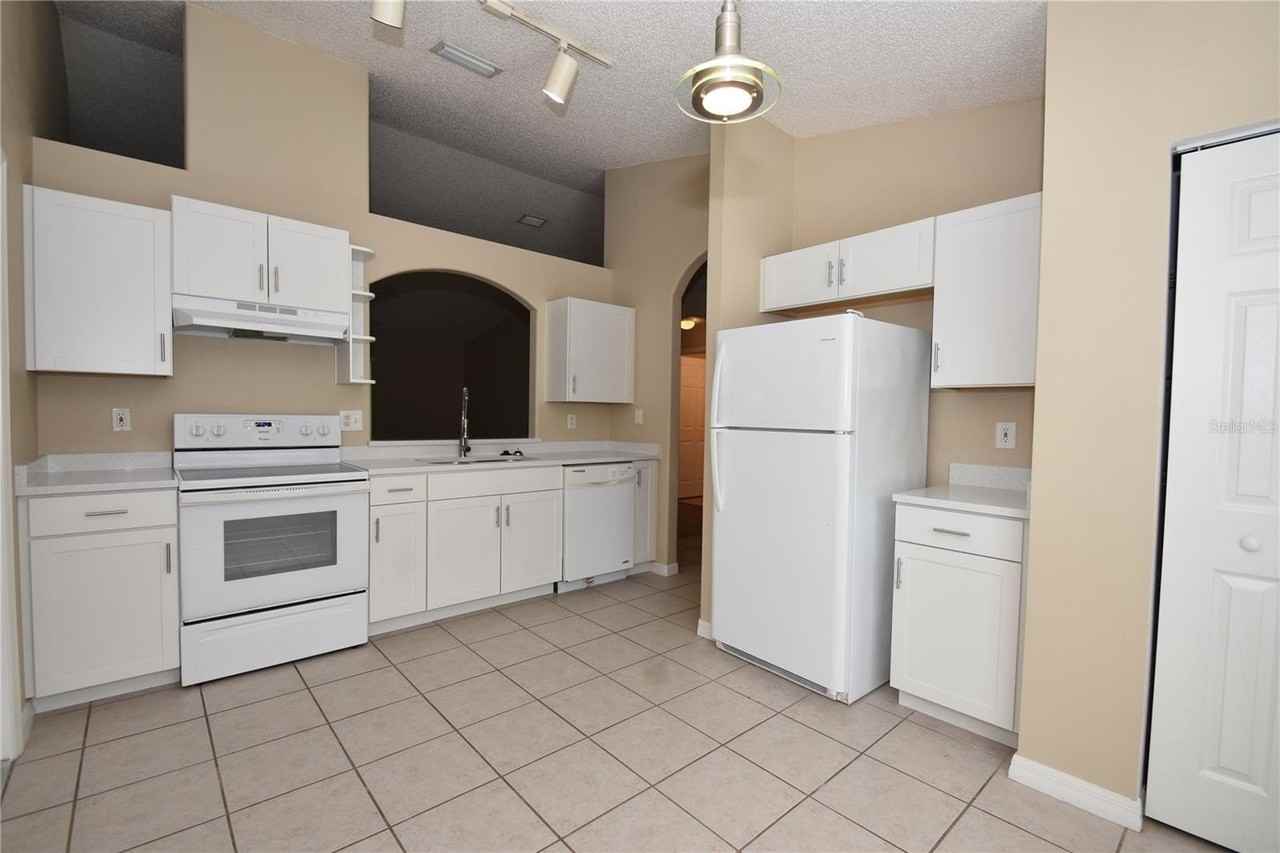13 Pinetree Dr - Photo 4 of 26