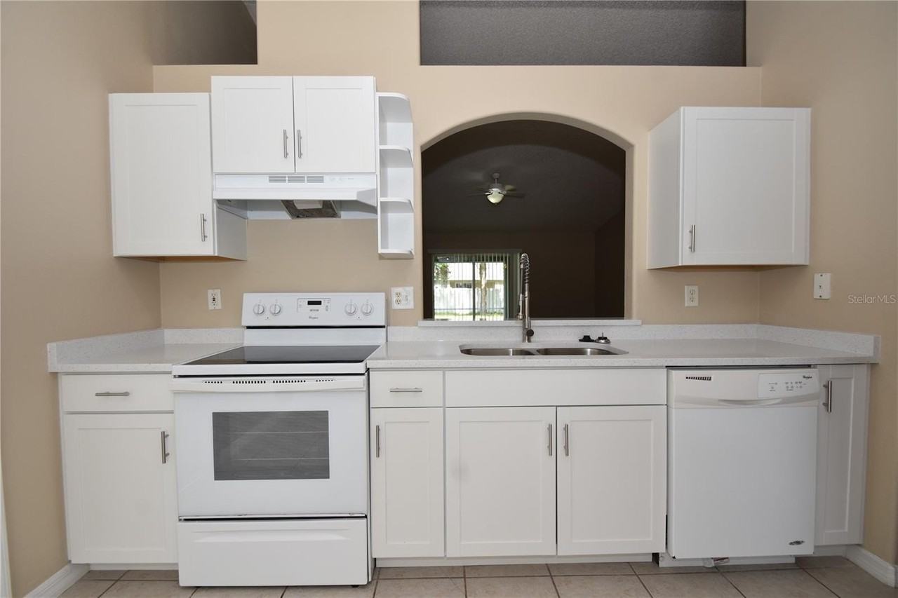 13 Pinetree Dr - Photo 6 of 26