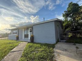 featured image of 2302 E Dana Dr