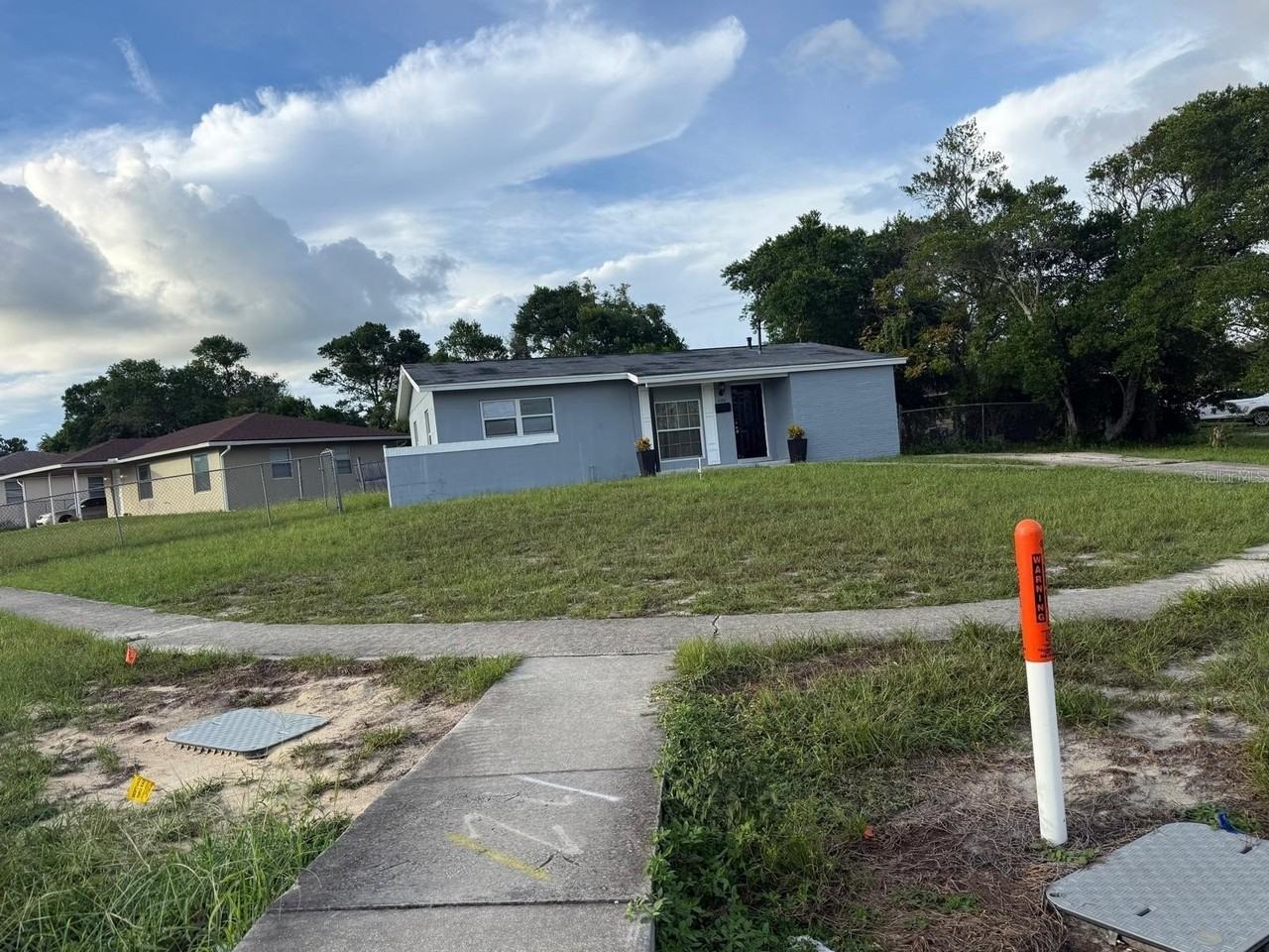2302 E Dana Dr - Photo 2 of 14