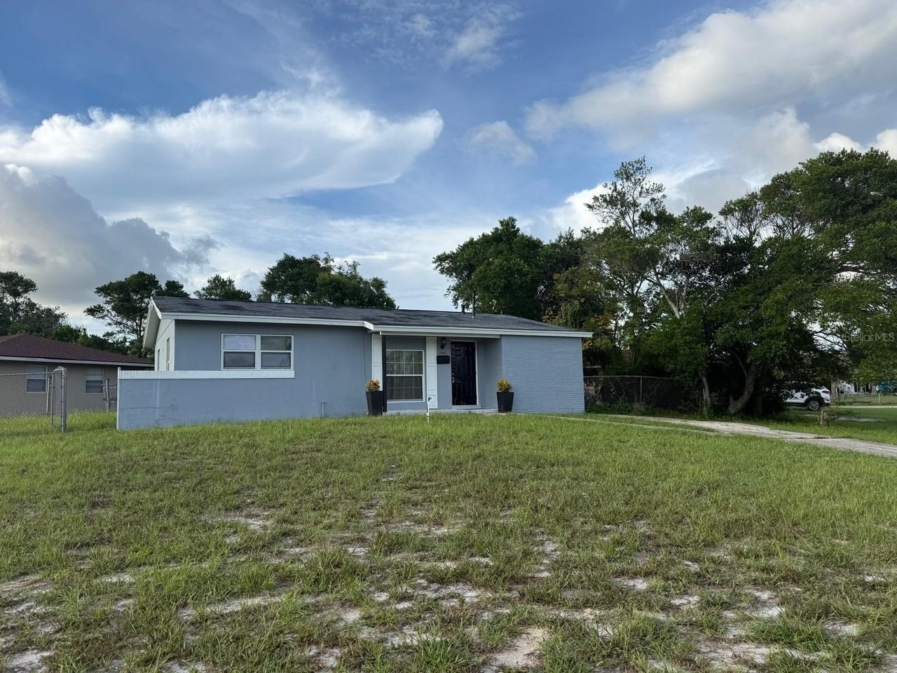 2302 E Dana Dr - Photo 5 of 14