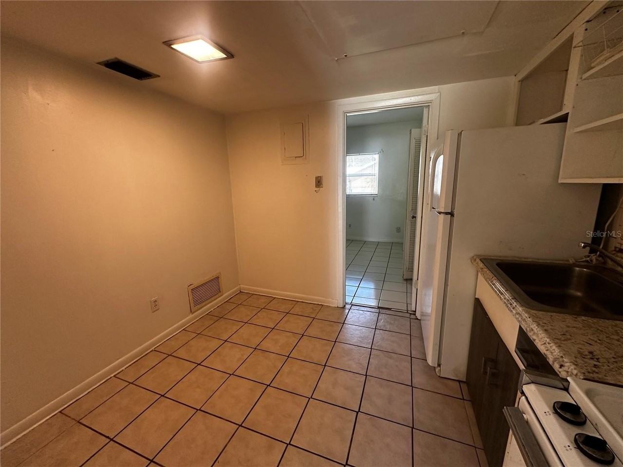 1315 Se Silver Springs Pl #6 - Photo 3 of 5