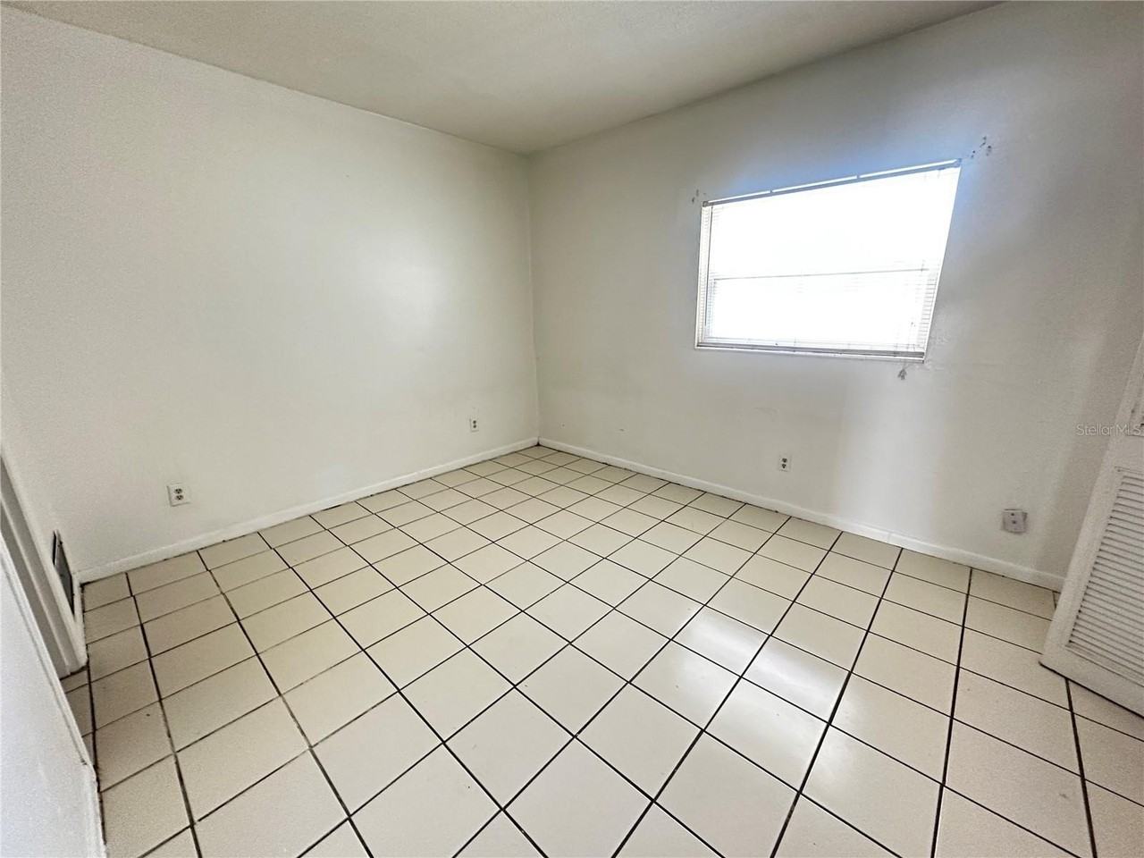 1315 Se Silver Springs Pl #6 - Photo 4 of 5