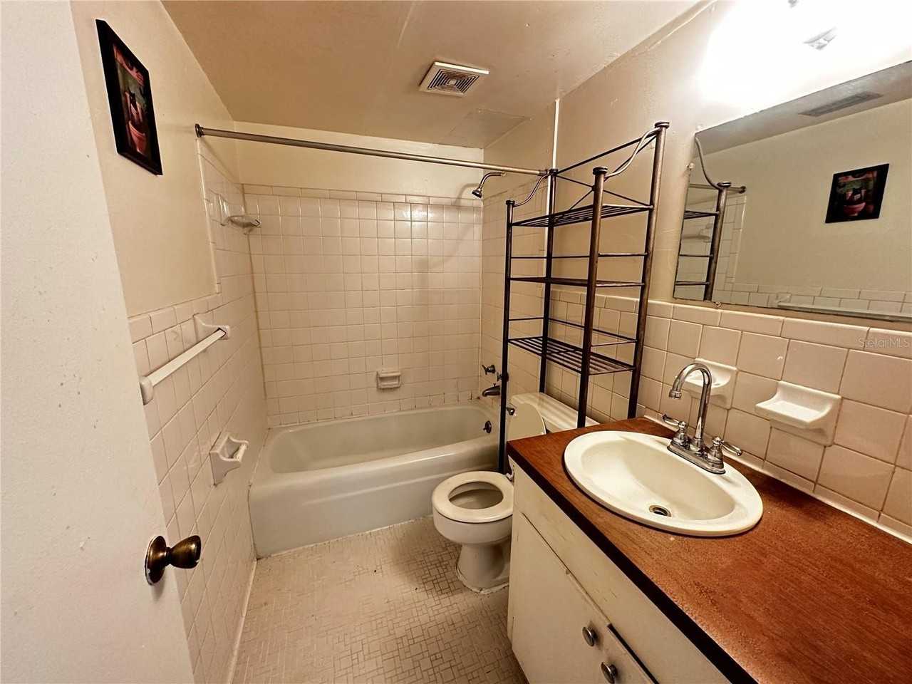 1315 Se Silver Springs Pl #6 - Photo 5 of 5