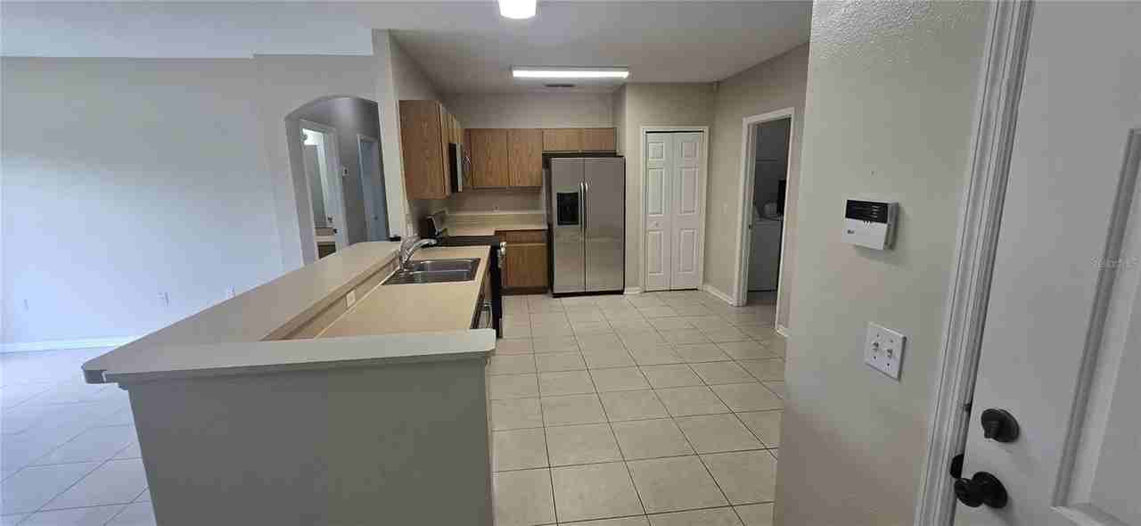 911 Gloucester Ct - Photo 2 of 3