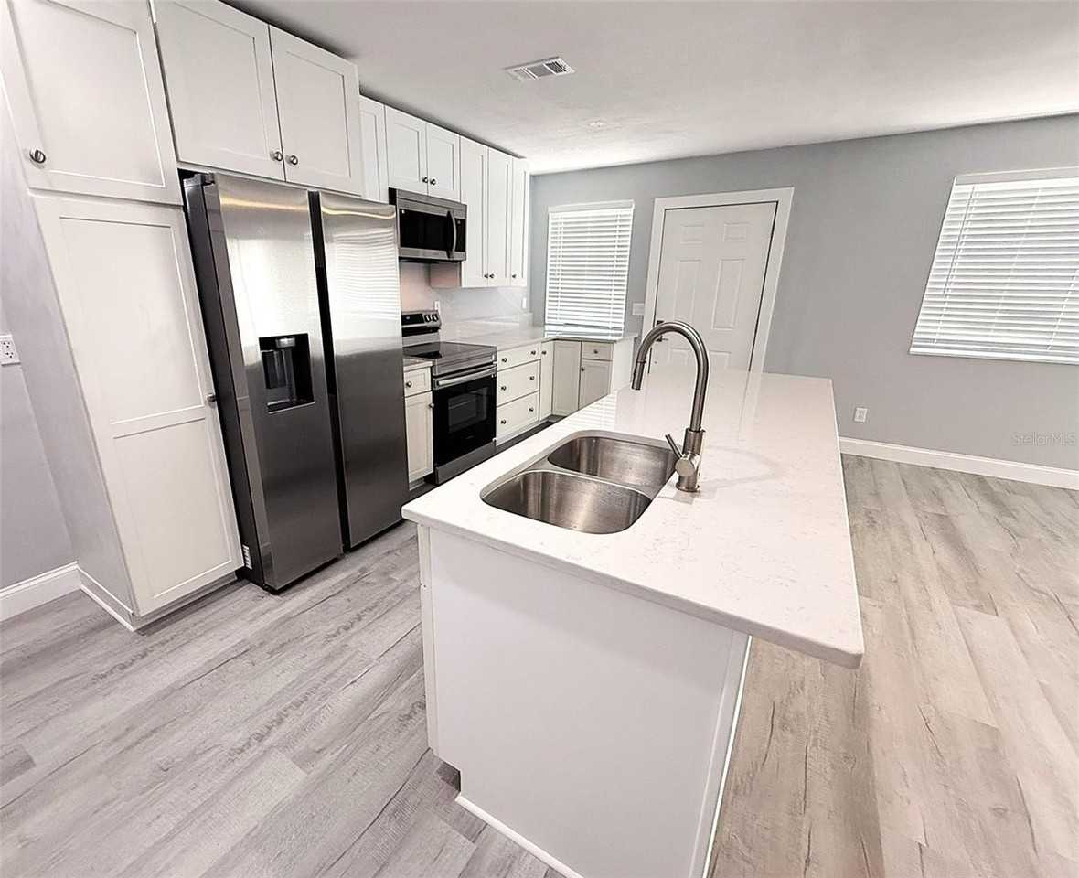 1231 Illinois Ave #1 - Photo 3 of 25