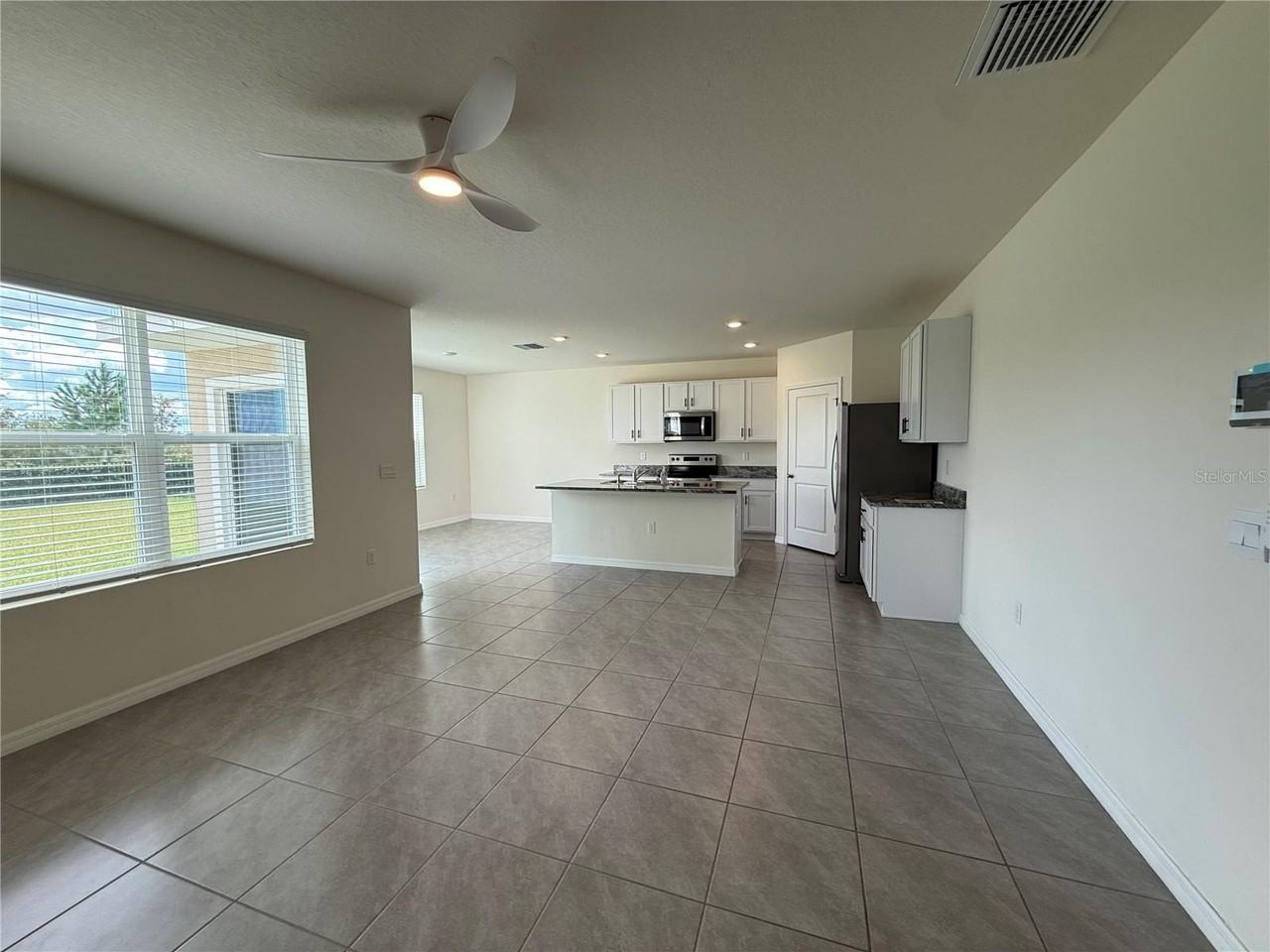 3521 Maple Grove Way - Photo 4 of 37