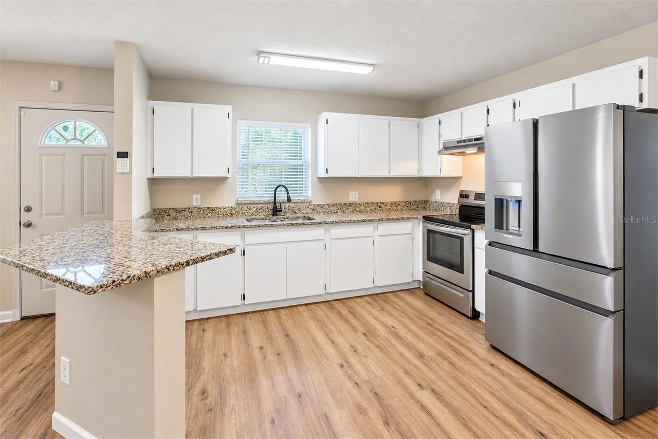 3304 E Mohawk Ave - Photo 3 of 13