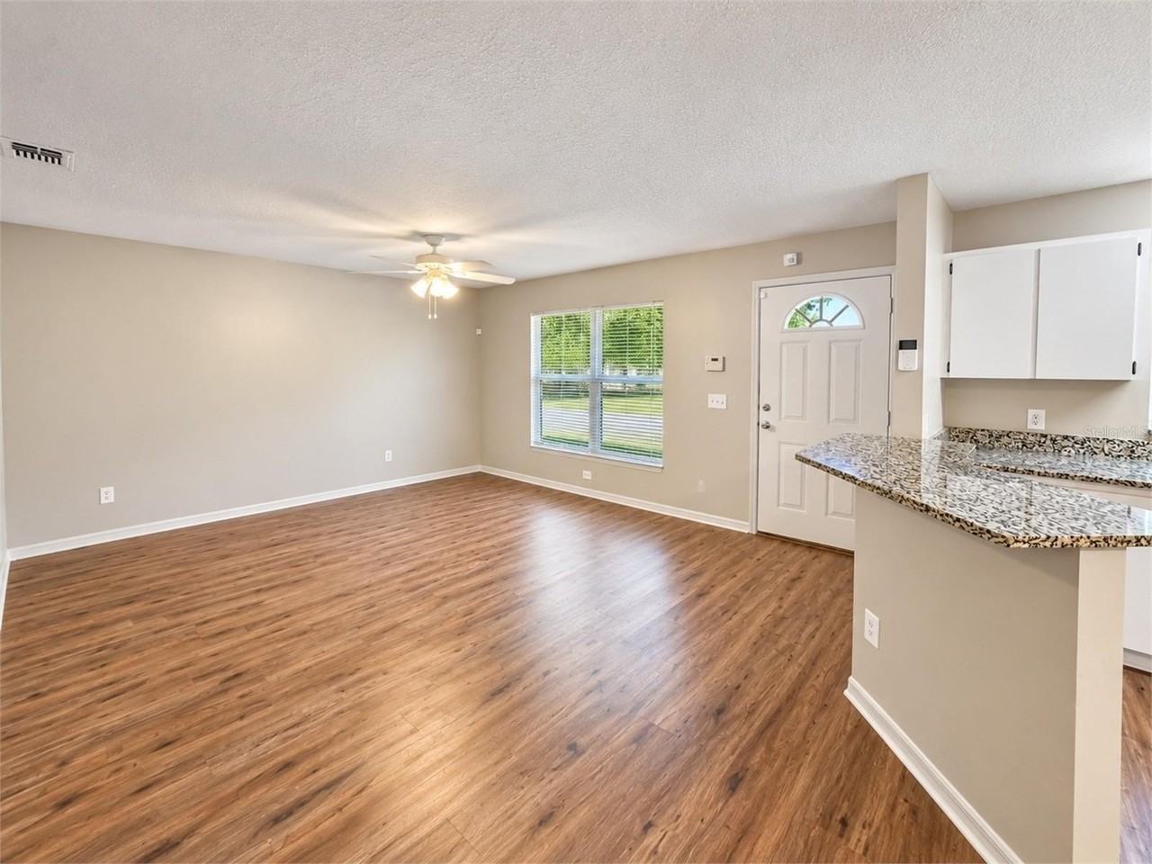 3304 E Mohawk Ave - Photo 4 of 13