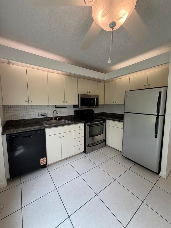 2205 Belleair Rd #A23 - Photo 5 of 35