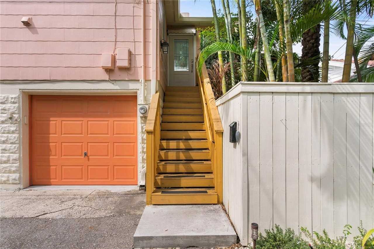 1716 Oak St Ne - Photo 4 of 16