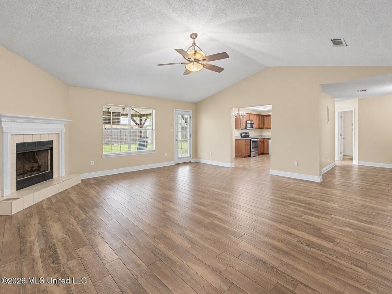 14130 Millie St - Photo 3 of 11