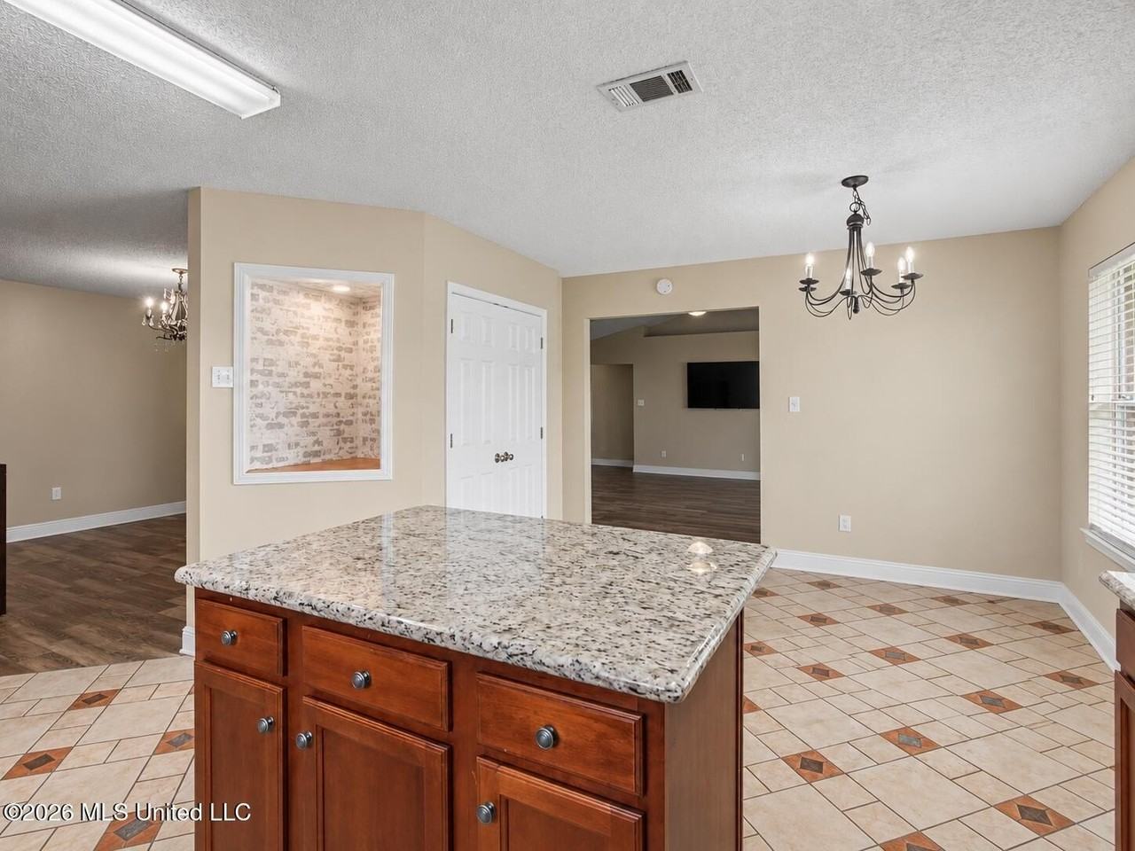 14130 Millie St - Photo 5 of 11