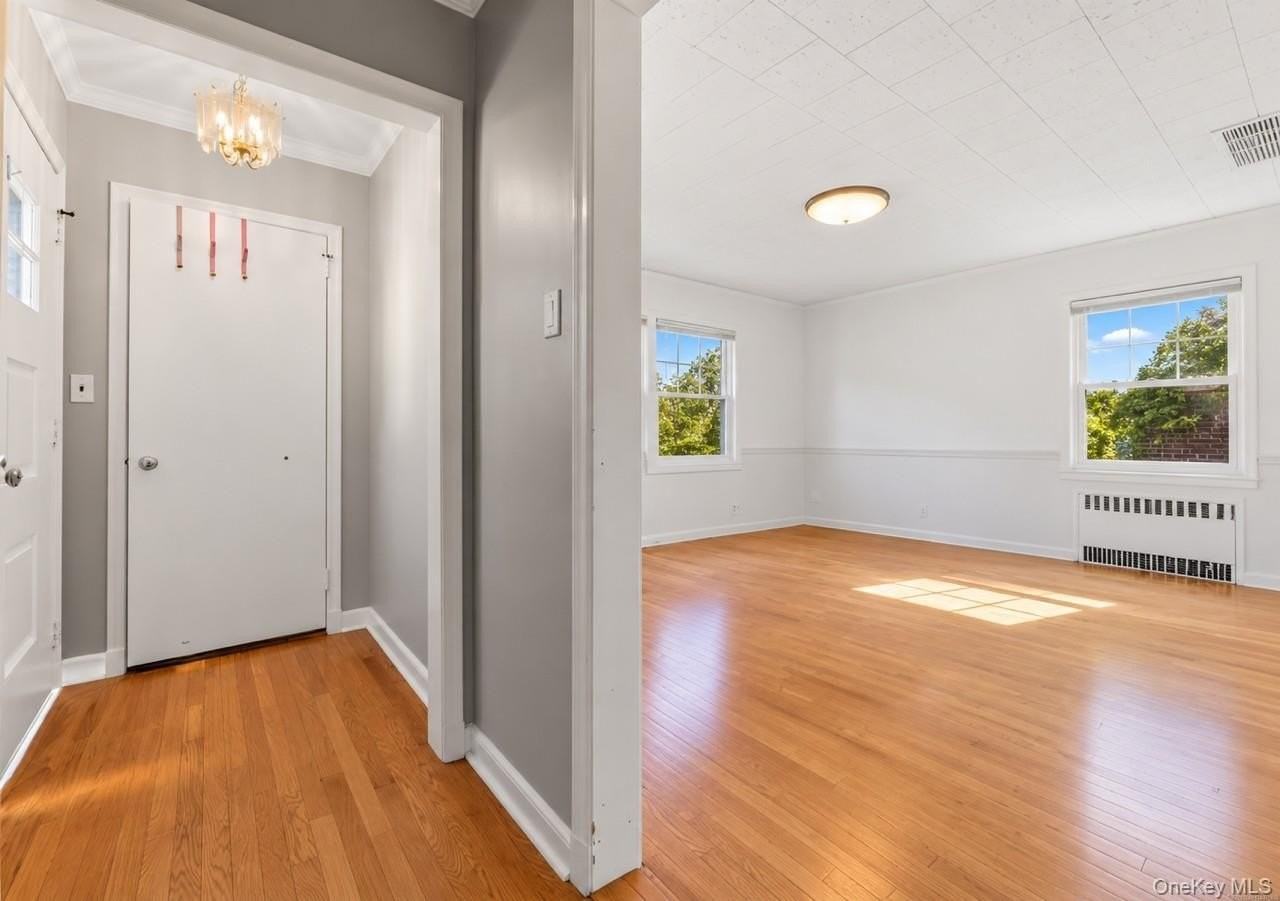 124 Bradford Ave - Photo 3 of 15