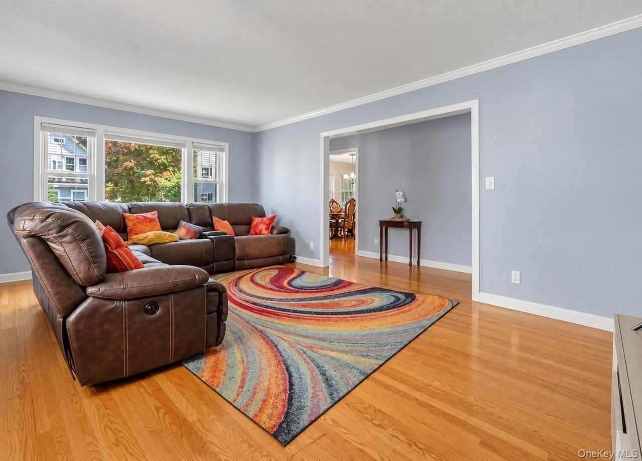 124 Bradford Ave - Photo 5 of 15