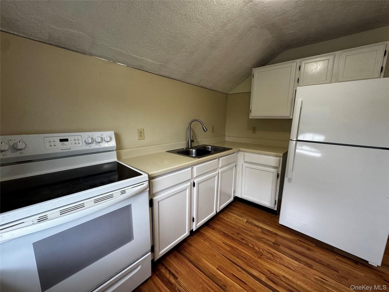 205 Union St #2 - Photo 4 of 11