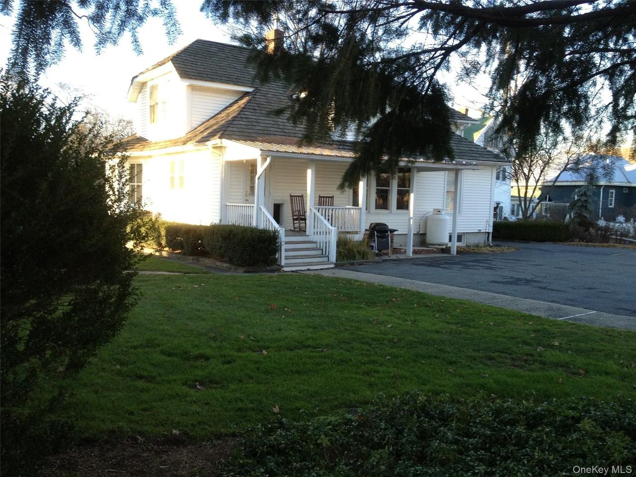 232 Maple Ave - Photo 2 of 17