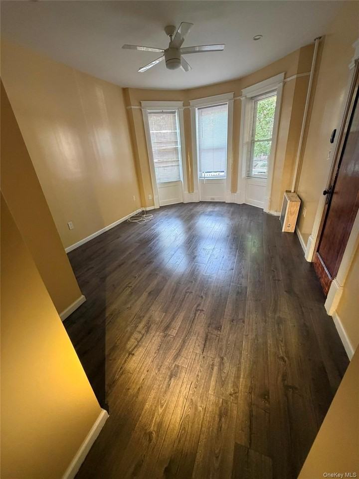 27 Stephens Ct #1F - Photo 2 of 13
