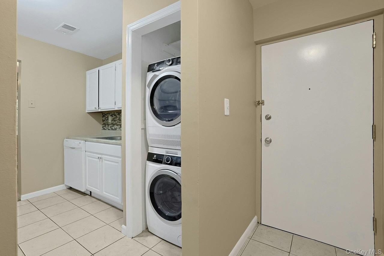 214 Kennedy Dr - Photo 3 of 21