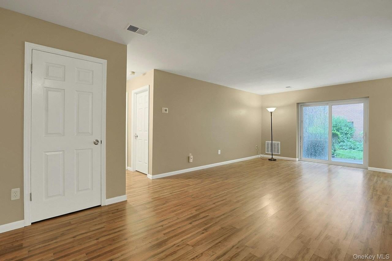 214 Kennedy Dr - Photo 4 of 21