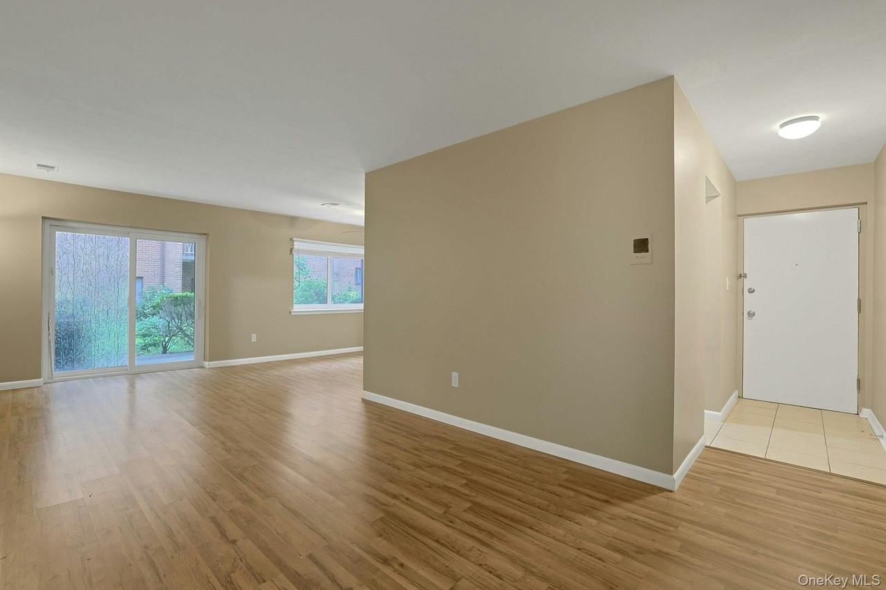 214 Kennedy Dr - Photo 5 of 21