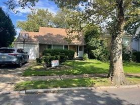 894 Lakeside Dr - Photo 1 of 1