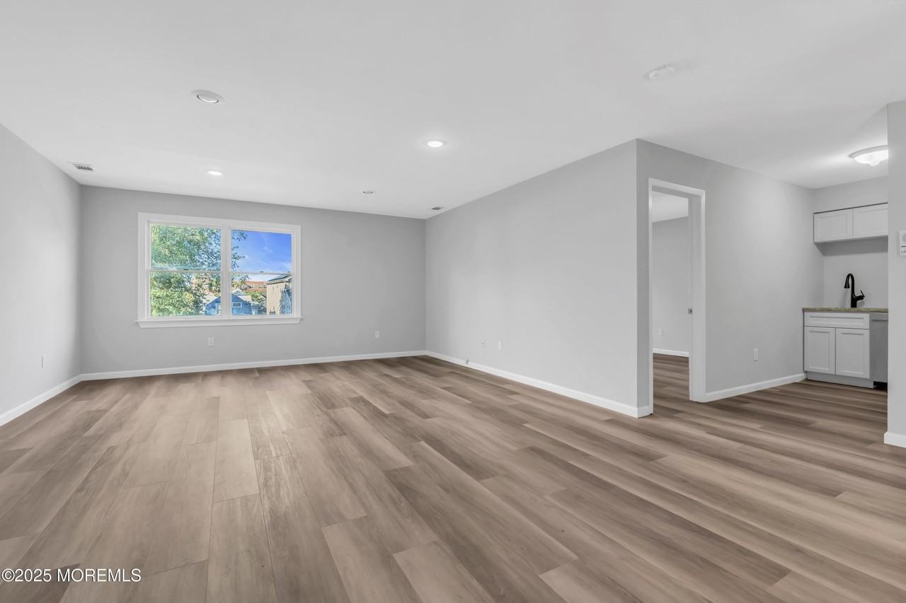 213 Main St #17 - Photo 4 of 15