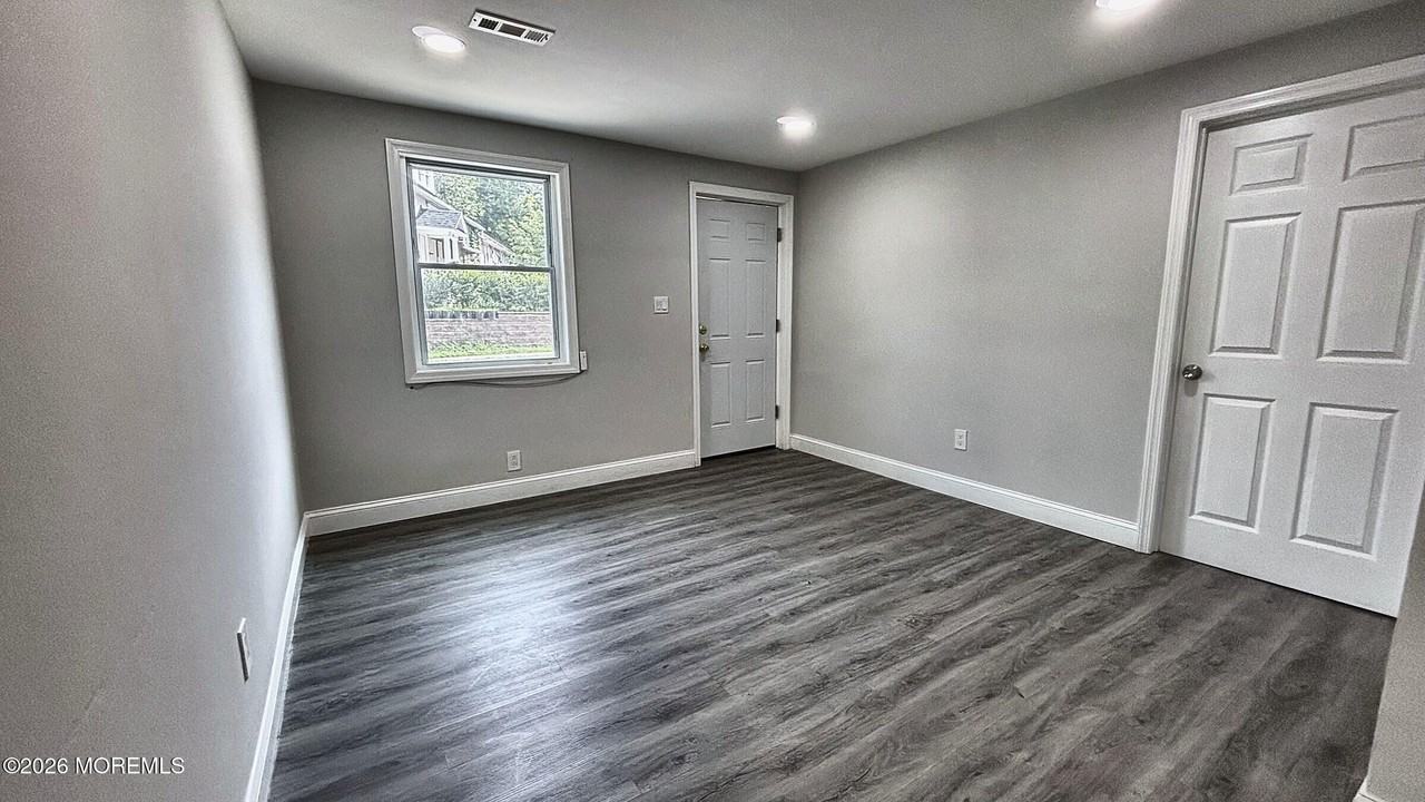 614 Pine St #1 - Photo 2 of 6