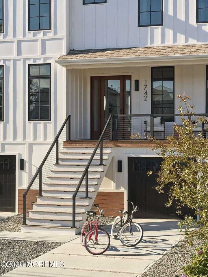 1742 Bay Blvd - Photo 2 of 49