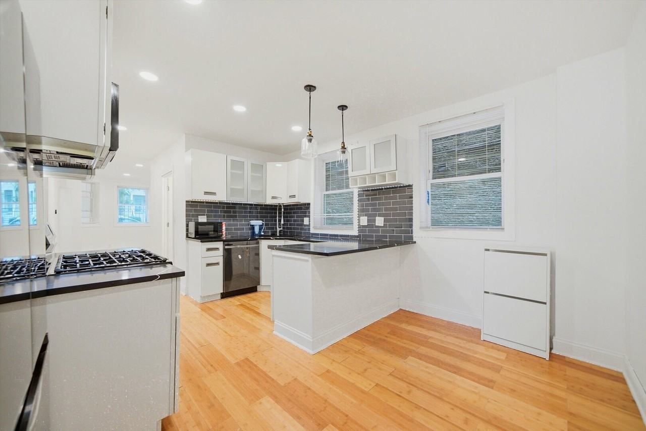 2744 N Bosworth Ave #G - Photo 4 of 35