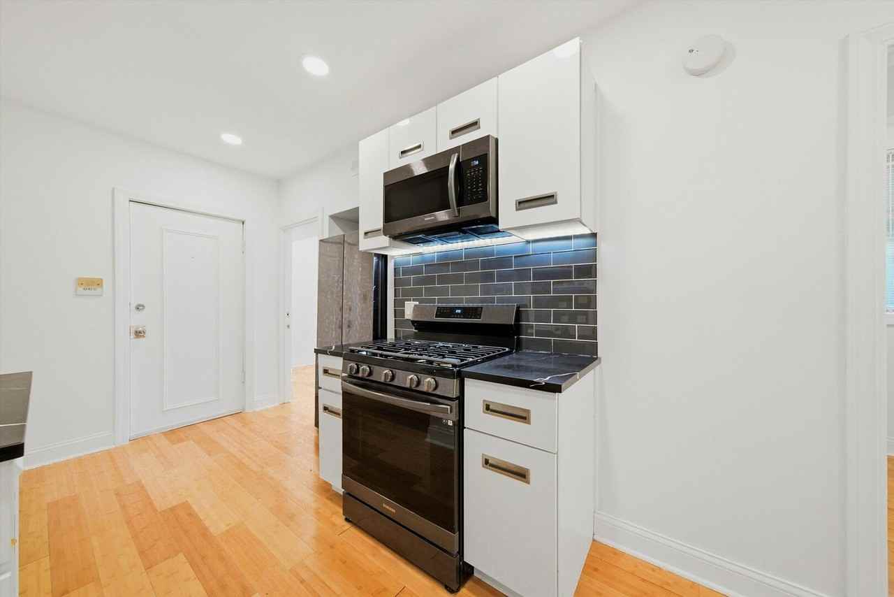 2744 N Bosworth Ave #G - Photo 5 of 35