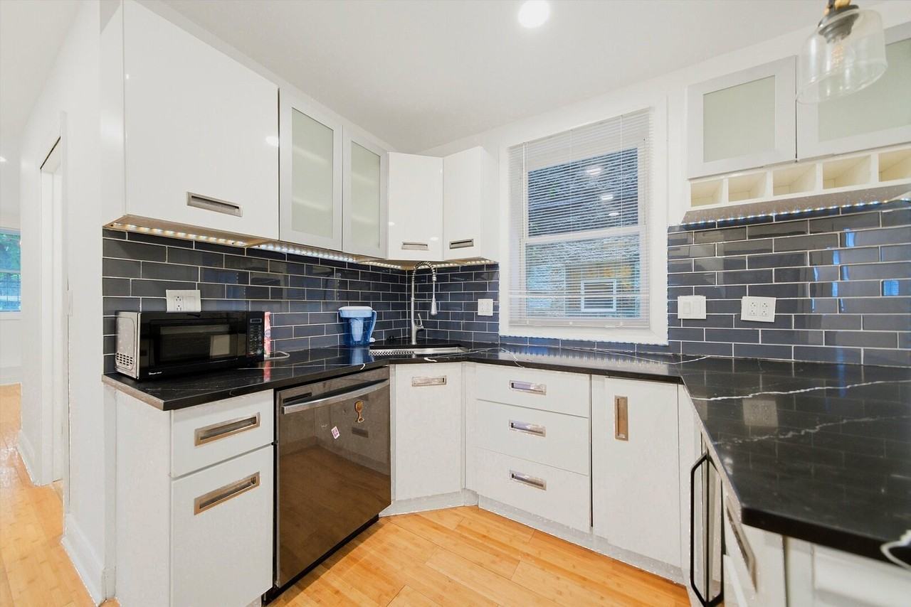 2744 N Bosworth Ave #G - Photo 6 of 35