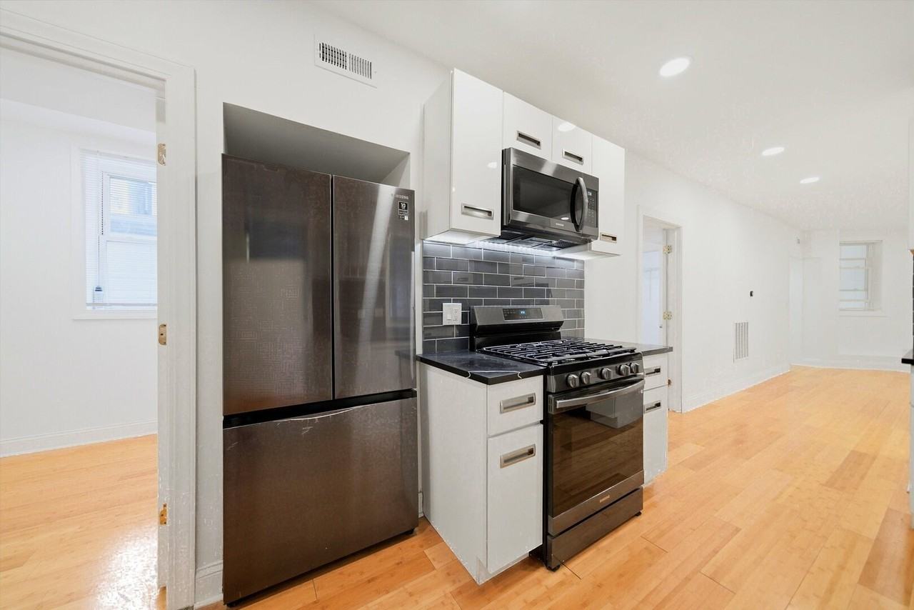 2744 N Bosworth Ave #G - Photo 7 of 35