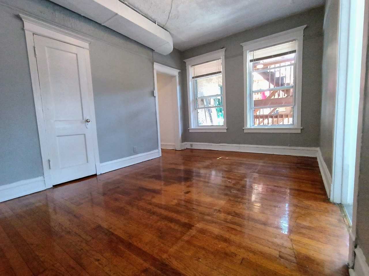 3516 N Broadway St #2 - Photo 5 of 16