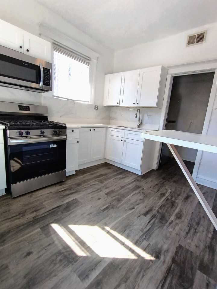 3516 N Broadway St #2 - Photo 7 of 16