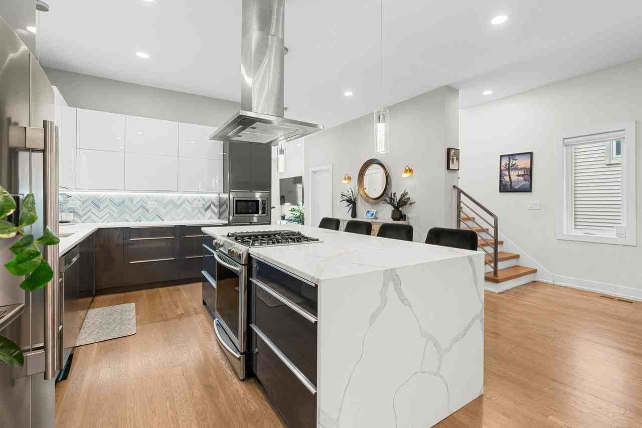 5047 W Winnemac Ave - Photo 6 of 50