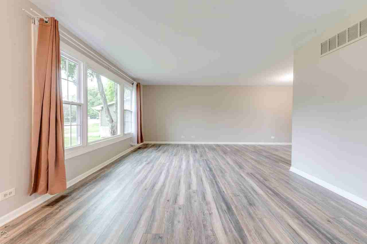 5S735 Park Meadow Dr - Photo 7 of 20