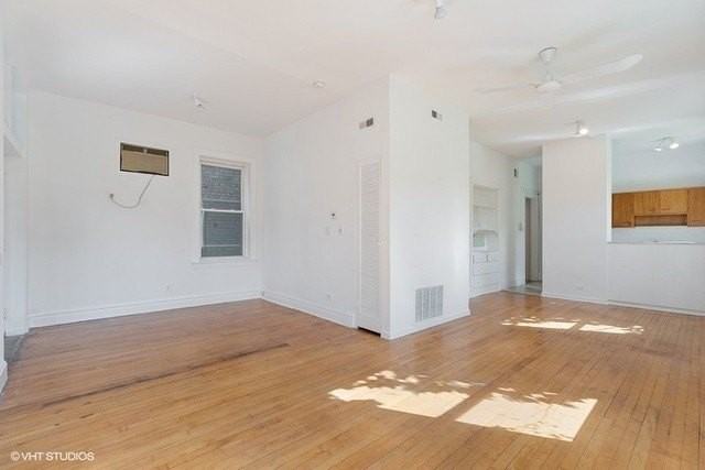 732 W 19th St #1R - Photo 2 of 9