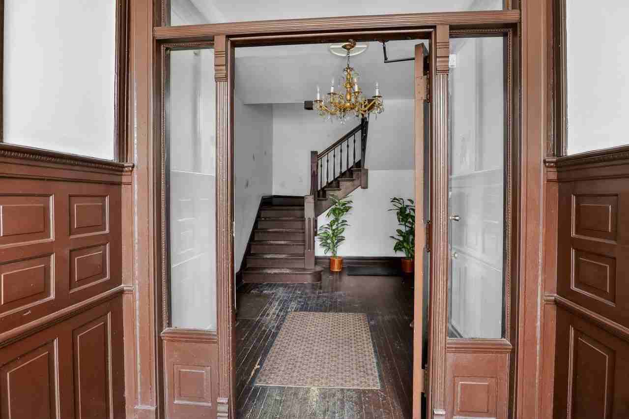 4622 S Calumet Ave #1N - Photo 3 of 35