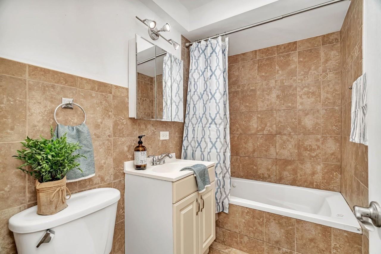 10214 S 84th Ter #312 - Photo 3 of 7