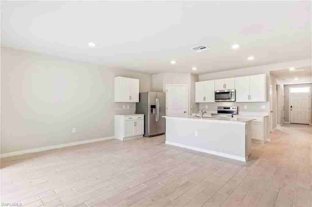 9016 Lawn Ct - Photo 5 of 16