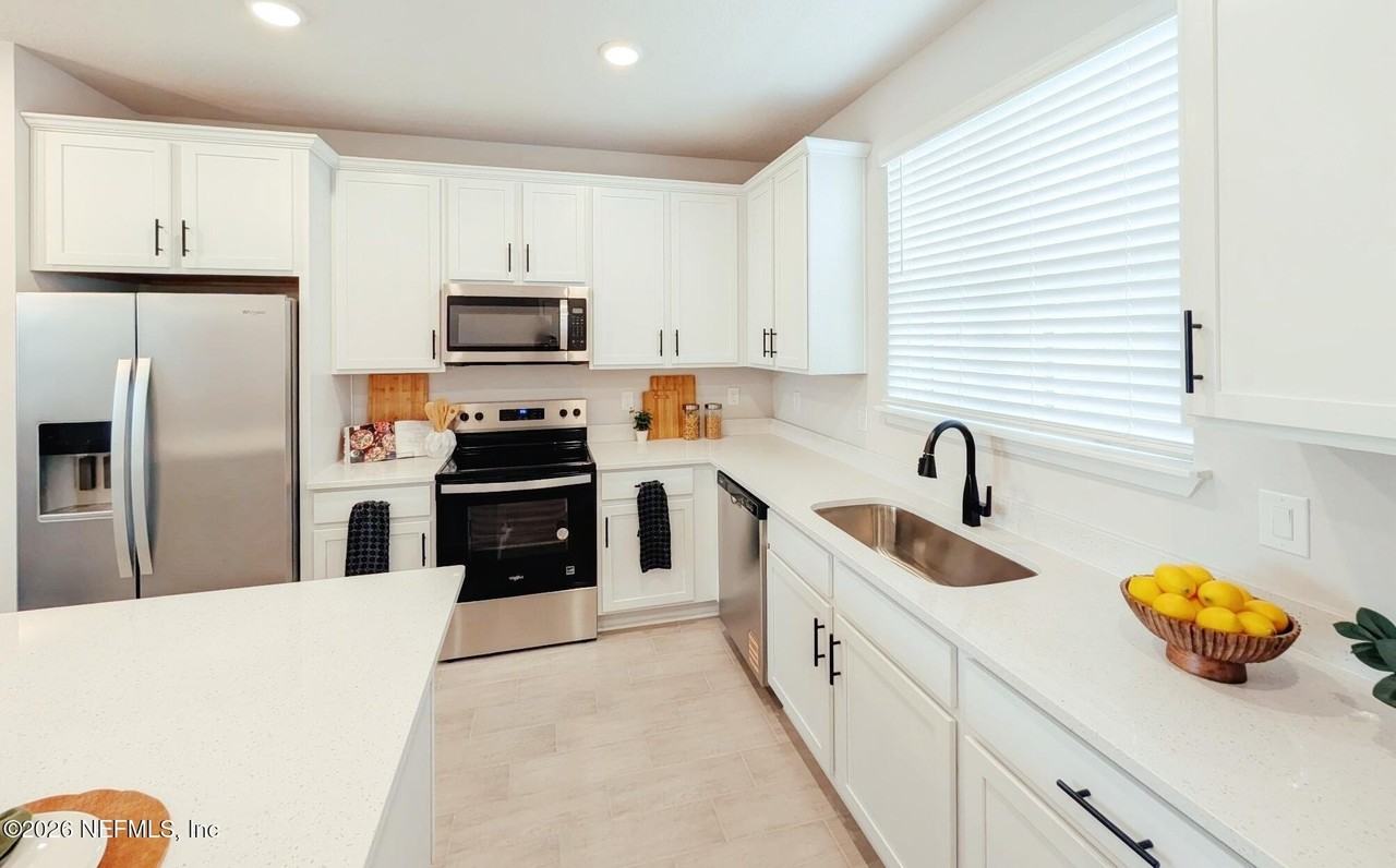 160 Barstow Pl - Photo 3 of 18