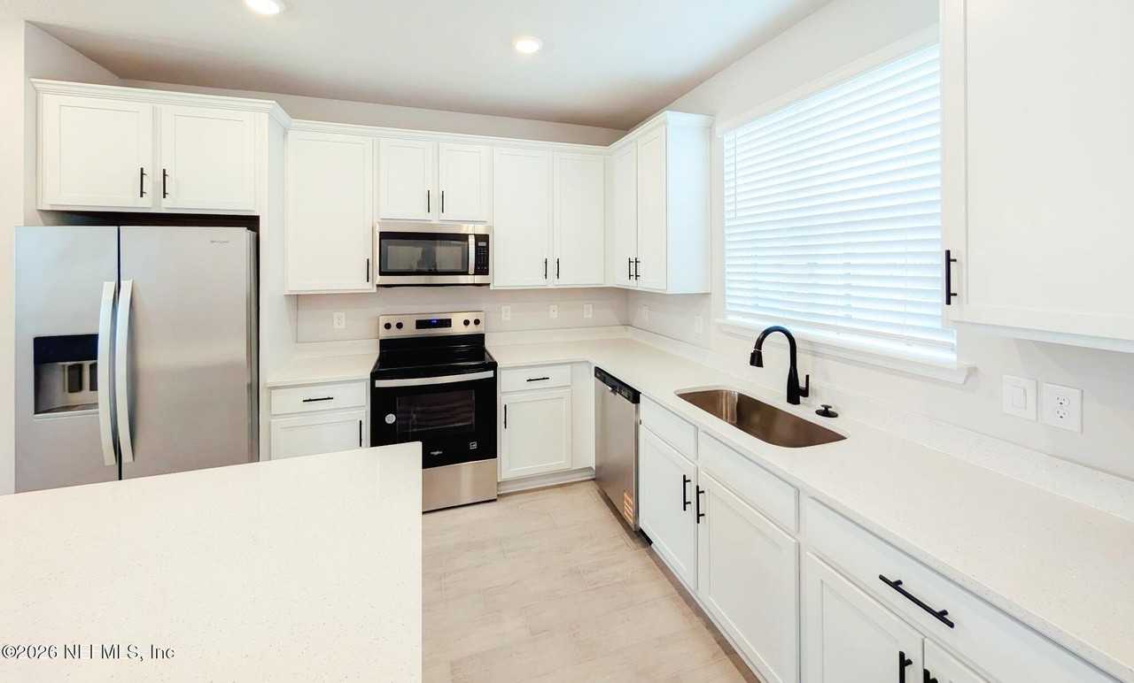 162 Barstow Pl - Photo 2 of 19
