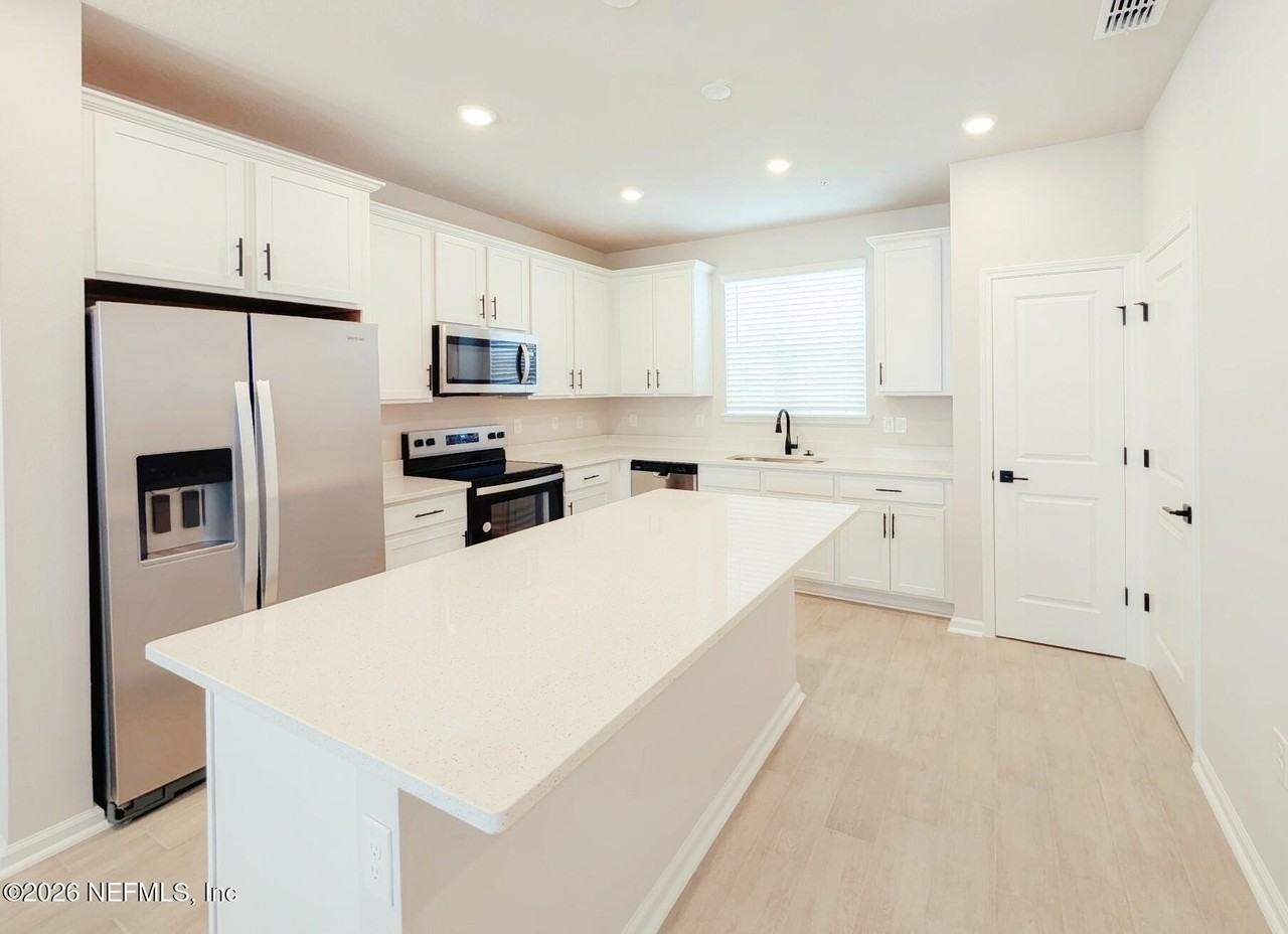 162 Barstow Pl - Photo 3 of 19