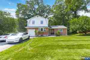 featured image of 34 Andrew Ave