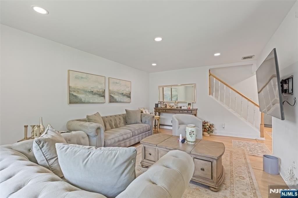 34 Andrew Ave - Photo 5 of 33